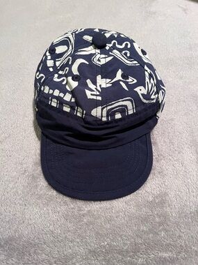 EUC 12M Patagonia Baby Baggies Adjustable Cap in Navy Print